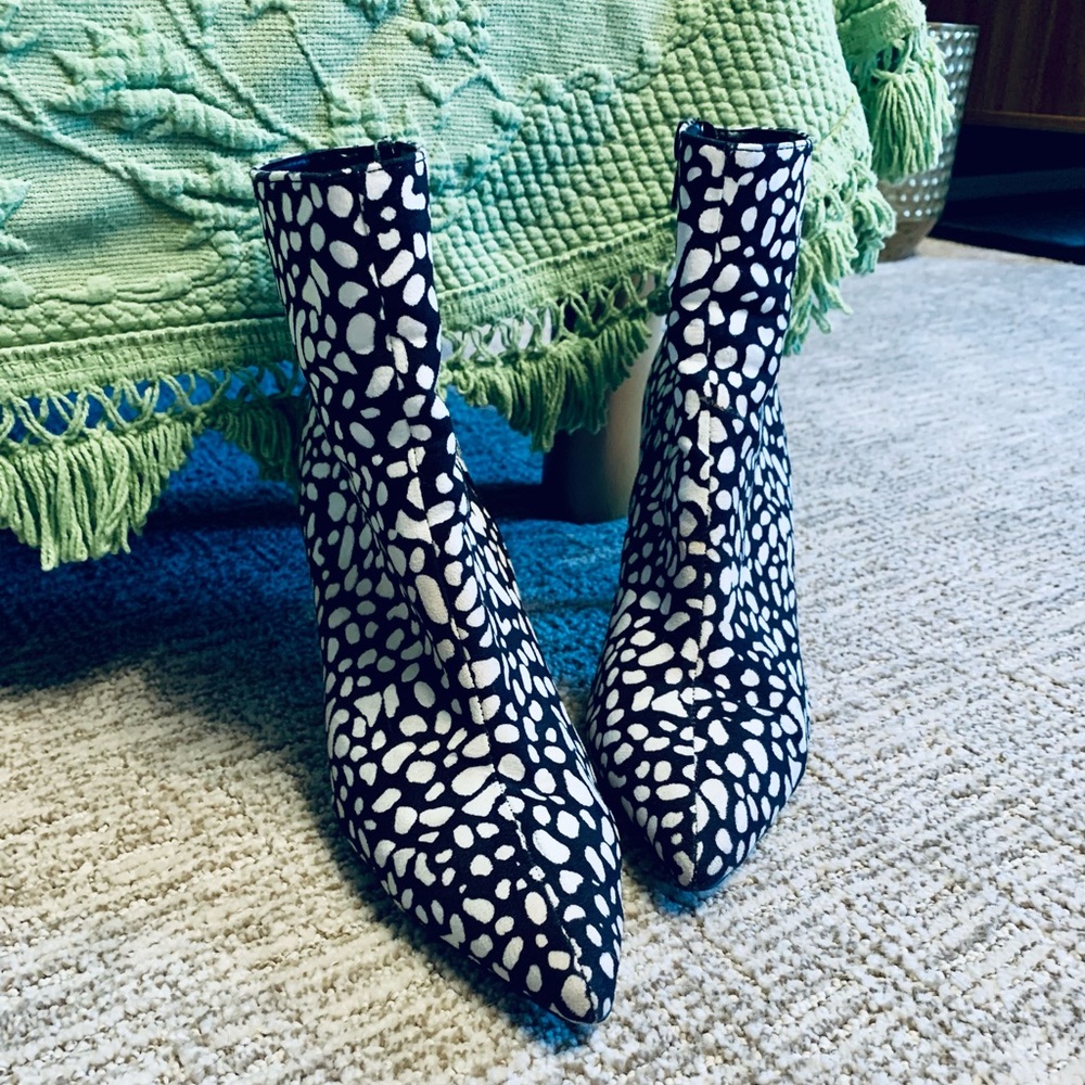 Qupid Black and White Boots